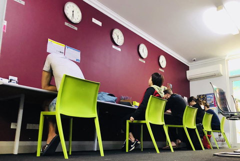 The Emperors Crown Hostel - Pubs and Clubs 2