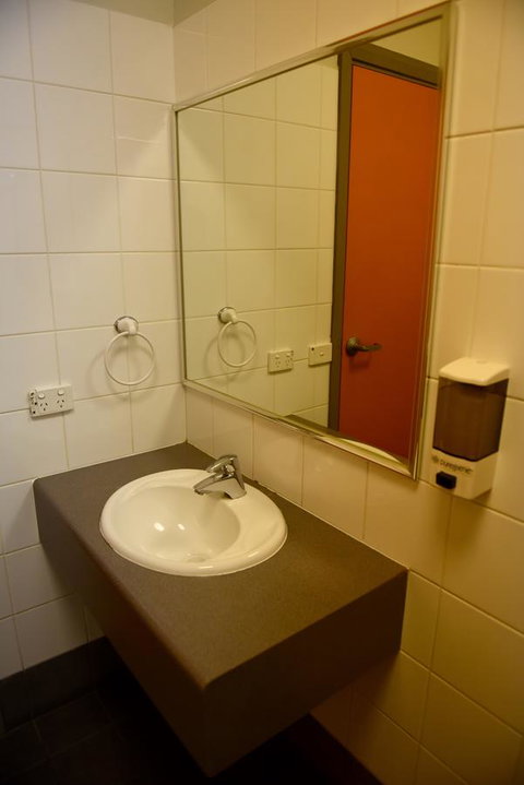 The Emperors Crown Hostel - Pubs and Clubs 36