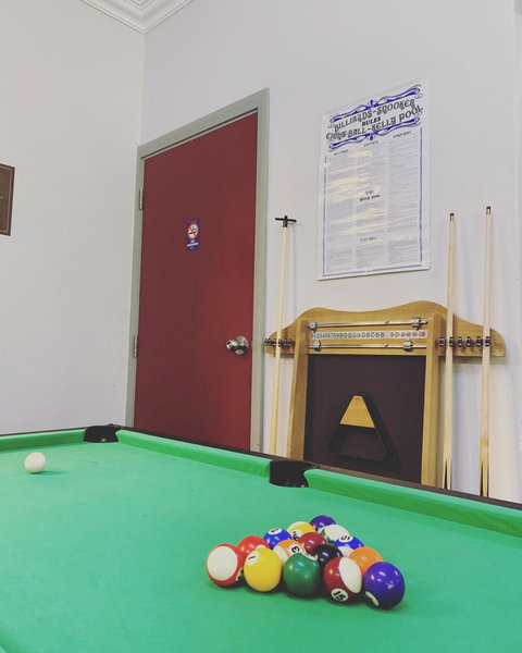 The Emperors Crown Hostel - Pubs and Clubs 6