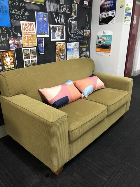 The Emperors Crown Hostel - Pubs and Clubs 1