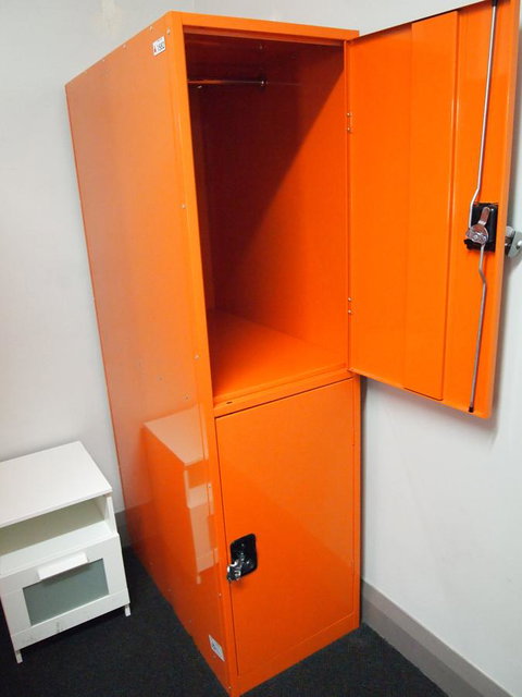 The Emperors Crown Hostel - Pubs and Clubs 24