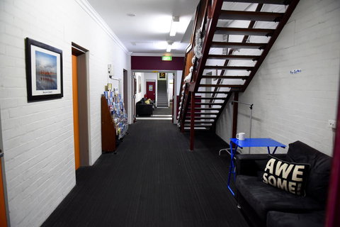 The Emperors Crown Hostel - Pubs and Clubs 22