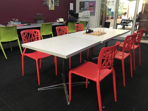 The Emperors Crown Hostel - Pubs and Clubs 3