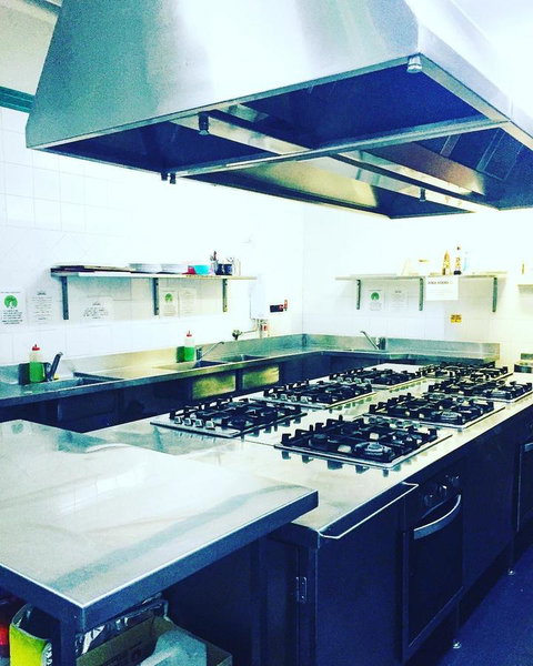 The Emperors Crown Hostel - Pubs and Clubs 14