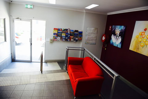 The Emperors Crown Hostel - Pubs and Clubs 19