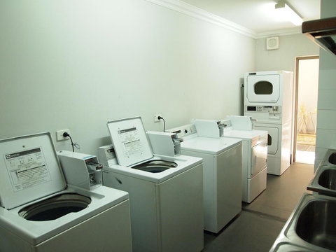 The Emperors Crown Hostel - Pubs and Clubs 44