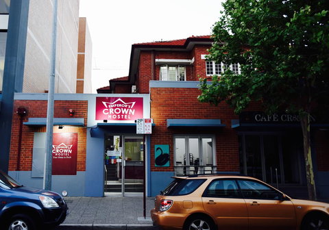 The Emperors Crown Hostel - Pubs and Clubs 0