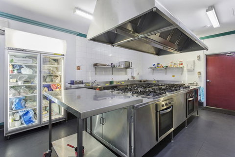 The Emperors Crown Hostel - Pubs and Clubs 18