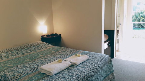 Rayanne Homestead - Pubs and Clubs 1