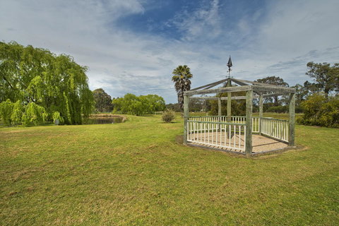 Rayanne Homestead - Pubs and Clubs 14