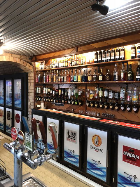 Carnarvon Motel - Pubs and Clubs 5