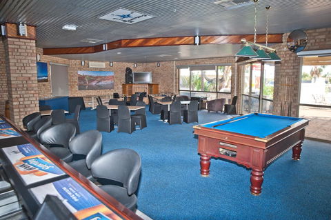 Carnarvon Motel - Pubs and Clubs 34
