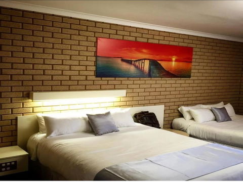 Carnarvon Motel - Pubs and Clubs 28