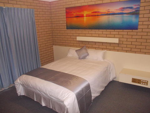 Carnarvon Motel - Pubs and Clubs 33