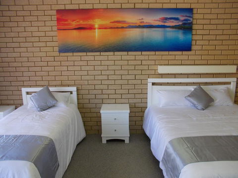 Carnarvon Motel - Pubs and Clubs 22