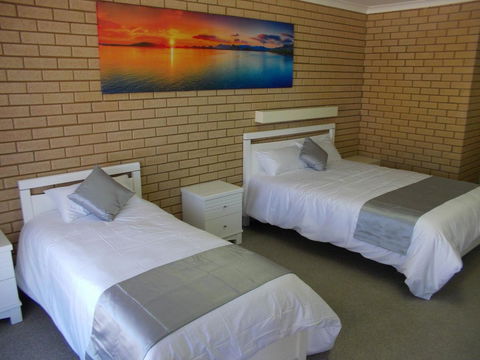 Carnarvon Motel - Pubs and Clubs 37