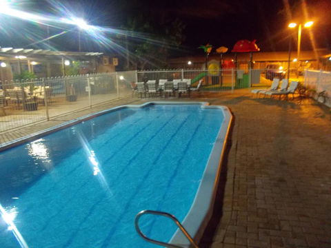 Carnarvon Motel - Pubs and Clubs 30