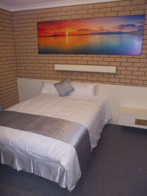 Carnarvon Motel - Pubs and Clubs 38