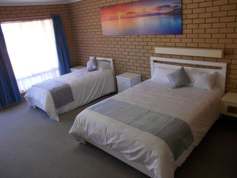 Carnarvon Motel - Pubs and Clubs 39