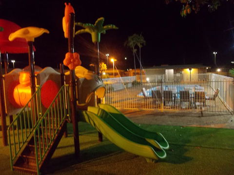 Carnarvon Motel - Pubs and Clubs 14