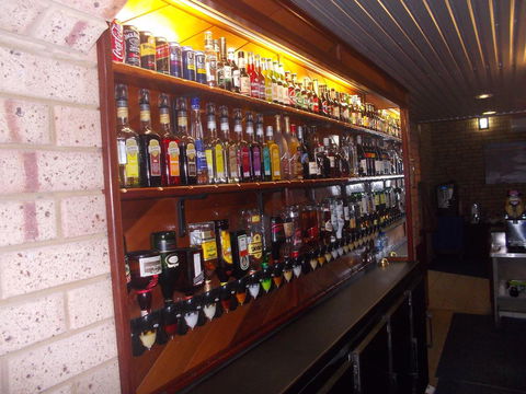 Carnarvon Motel - Pubs and Clubs 42