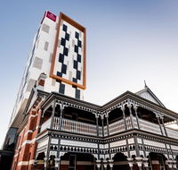 Sage Hotel West Perth - Pubs and Clubs