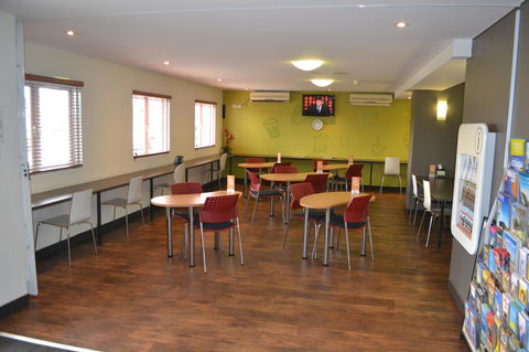 Ibis Budget Perth Airport - Pubs and Clubs 24