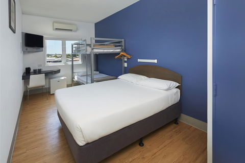 Ibis Budget Perth Airport - Pubs and Clubs 7