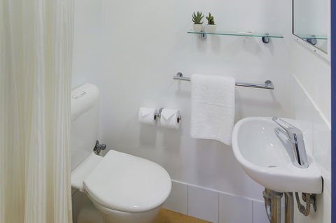 Ibis Budget Perth Airport - Pubs and Clubs 8