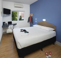 ibis Budget Perth Airport - Pubs and Clubs