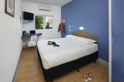 Ibis Budget Perth Airport - Pubs and Clubs 0