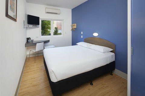Ibis Budget Perth Airport - Pubs and Clubs 2