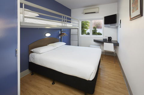 Ibis Budget Perth Airport - Pubs and Clubs 13