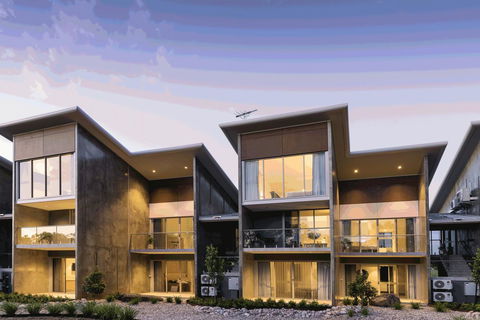 Maya Maya At Mandoon Estate - Pubs and Clubs 12