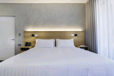 Maya Maya At Mandoon Estate - Pubs and Clubs 39