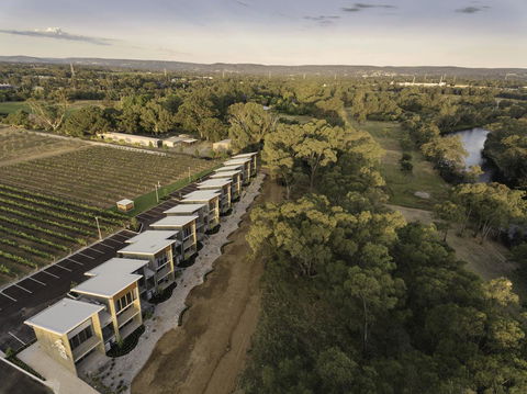 Maya Maya At Mandoon Estate - Pubs and Clubs 9