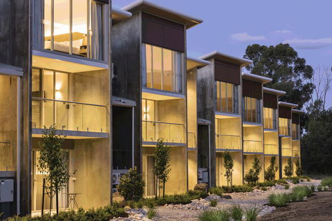 Maya Maya At Mandoon Estate - Pubs and Clubs 11