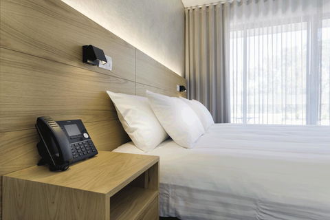 Maya Maya At Mandoon Estate - Pubs and Clubs 37