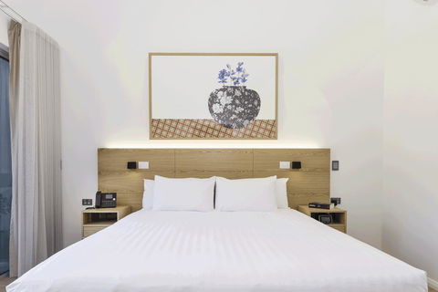 Maya Maya At Mandoon Estate - Pubs and Clubs 33