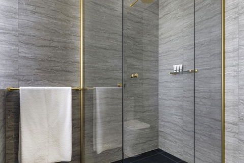 Maya Maya At Mandoon Estate - Pubs and Clubs 23