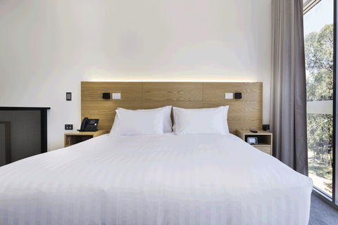 Maya Maya At Mandoon Estate - Pubs and Clubs 17