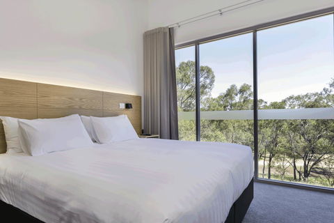 Maya Maya At Mandoon Estate - Pubs and Clubs 16