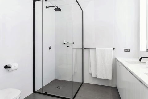 Maya Maya At Mandoon Estate - Pubs and Clubs 30