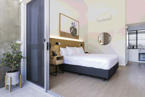 Maya Maya At Mandoon Estate - Pubs and Clubs 31