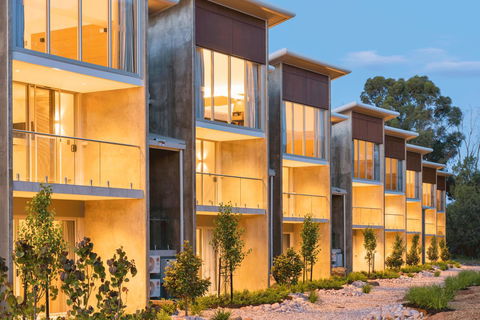 Maya Maya At Mandoon Estate - Pubs and Clubs 8