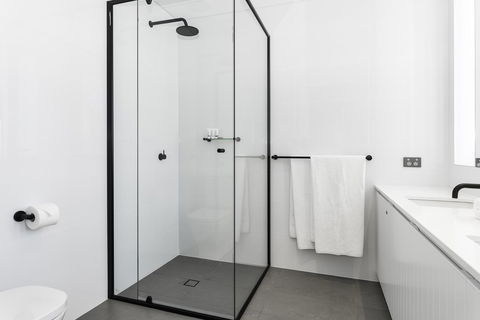 Maya Maya At Mandoon Estate - Pubs and Clubs 4