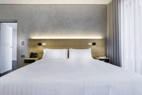 Maya Maya At Mandoon Estate - Pubs and Clubs 26