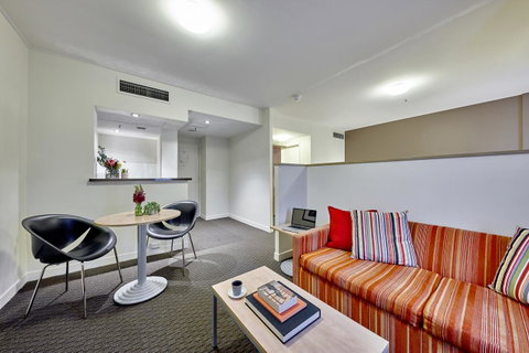 Ibis Perth - Pubs and Clubs 3