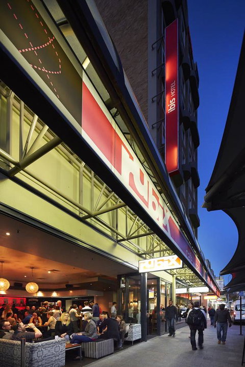 Ibis Perth - Pubs and Clubs 17