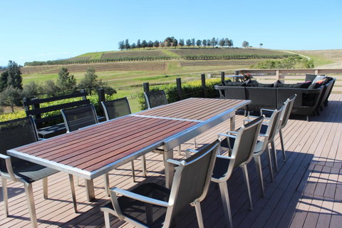 Grapevines Boutique Accommodation - Pubs and Clubs 11